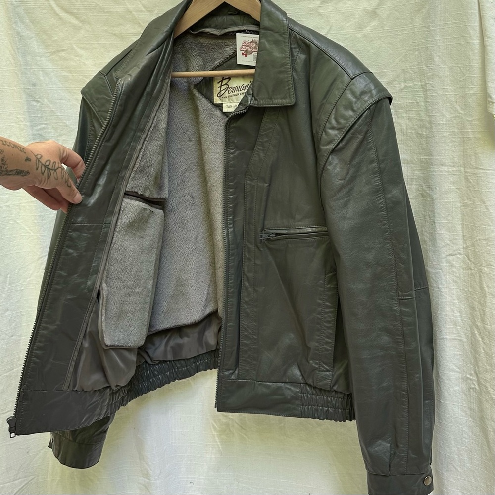 Vintage 70s Berman’s Grey Leather Oversized Bomber Jacket Fur Lined Size 44